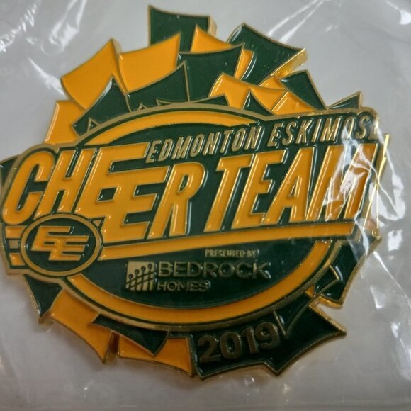 Edmonton Eskimos Cheer Team Lapel Pin Large 2019 CFL Football Discontinued - Picture 5 of 5